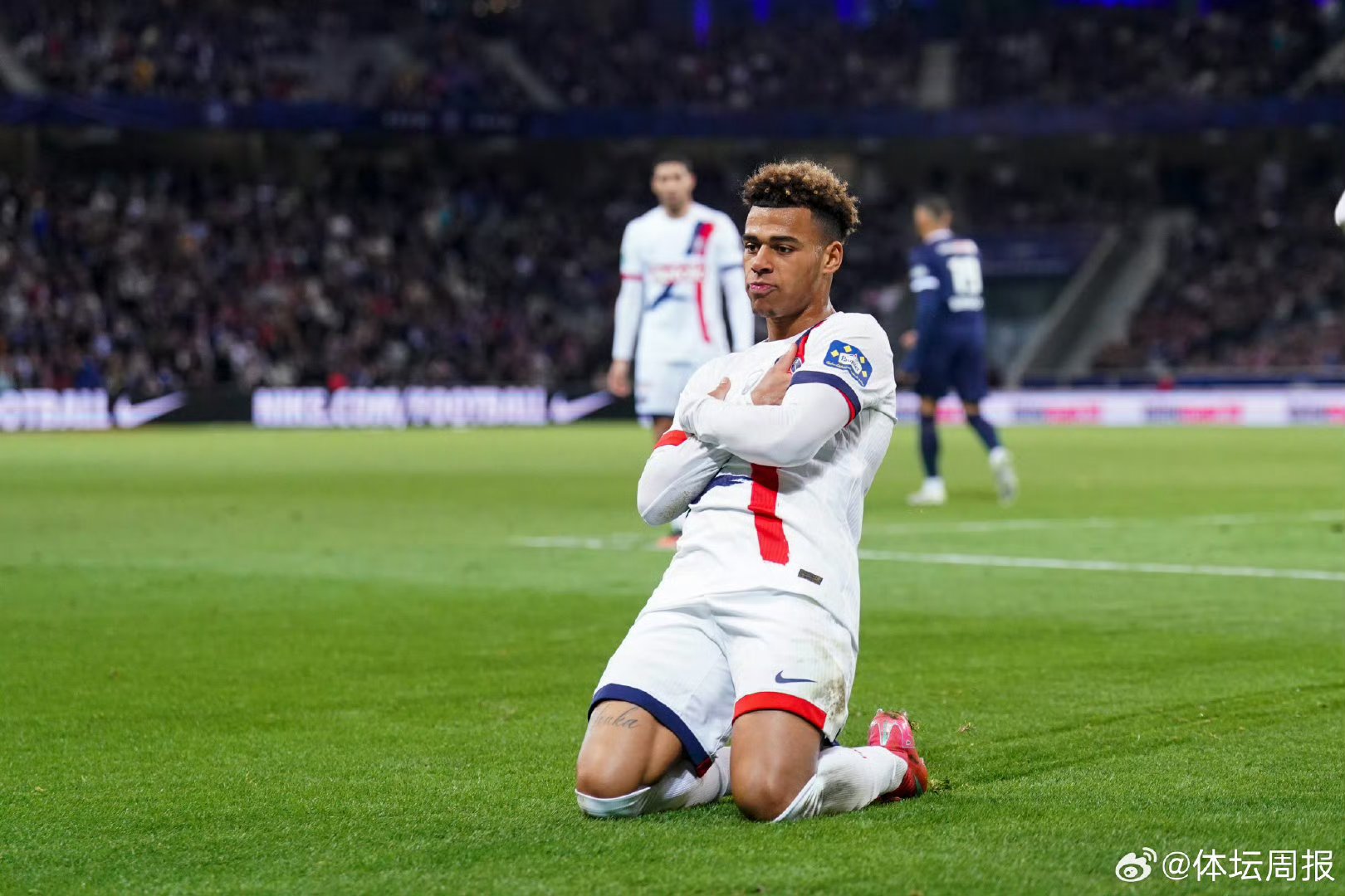 包含巴黎圣日耳曼客场轻取胜利，雄心勃勃的词条