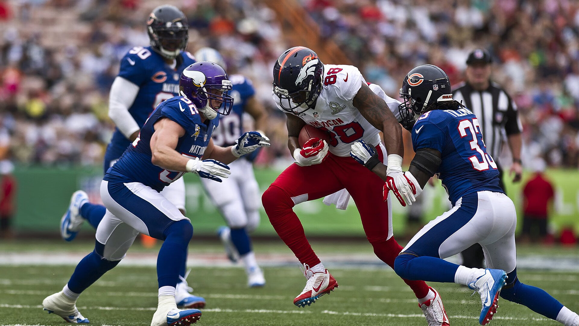 詹姆斯重返赛场，出色防守首场状态出色，切尔西观众沸腾！赢得满堂喝彩